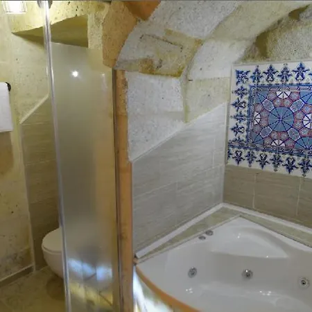 فندق Zuwinasa House *