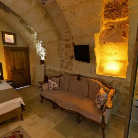 Otel Zuwinasa House *