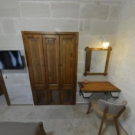 فندق Zuwinasa House *