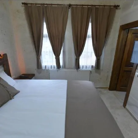 Otel Zuwinasa House *