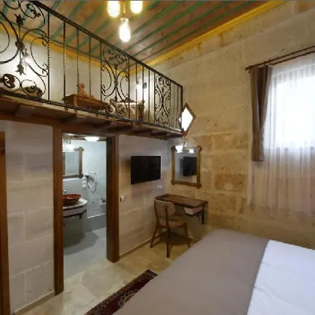 Otel Zuwinasa House