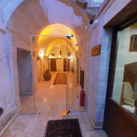 Otel Zuwinasa House