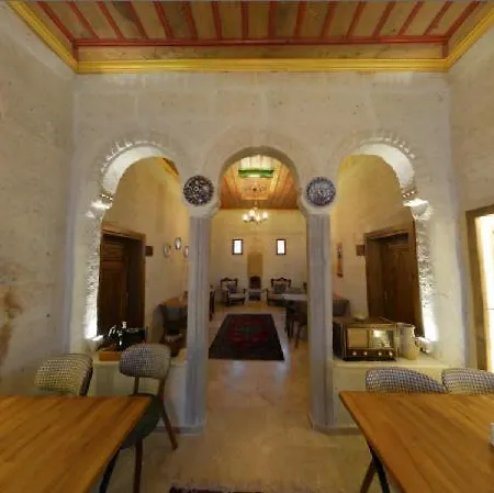 Zuwinasa House Otel *