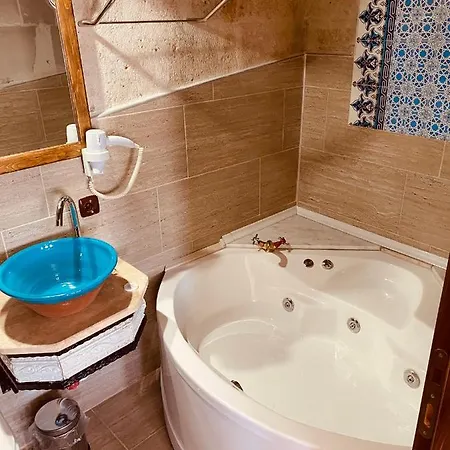 Zuwinasa House Отель *
