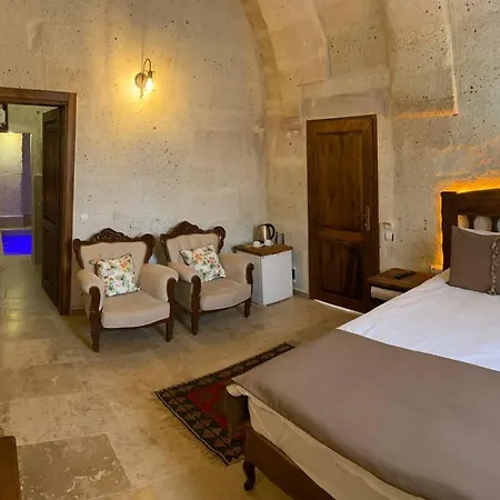 فندق Zuwinasa House *