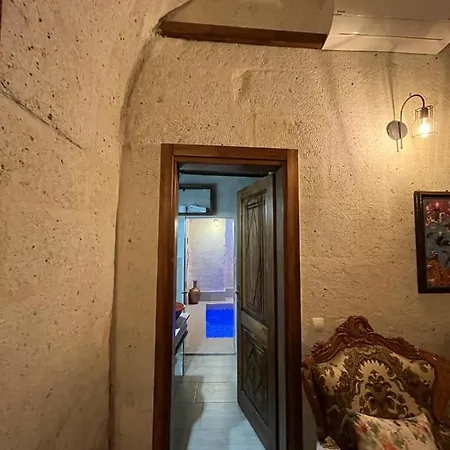Zuwinasa House Отель Аванос