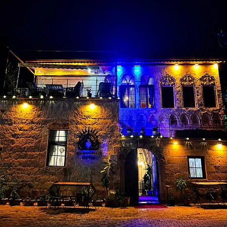 Отель Zuwinasa House *