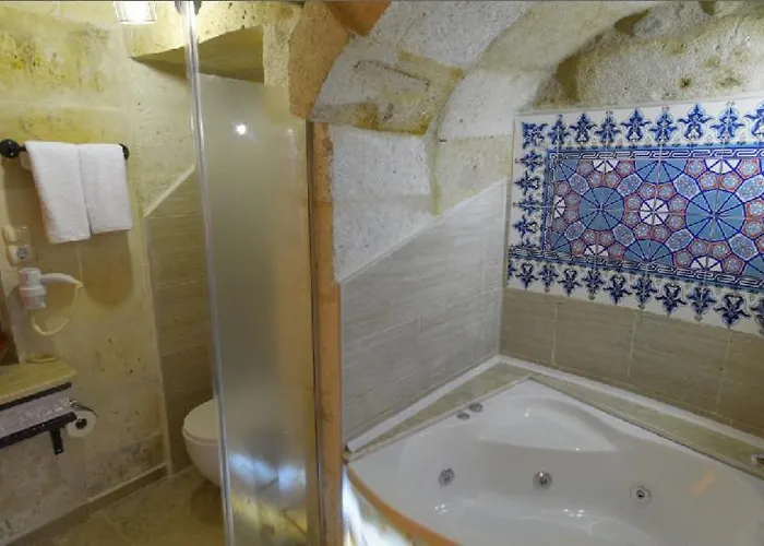 Otel Zuwinasa House *