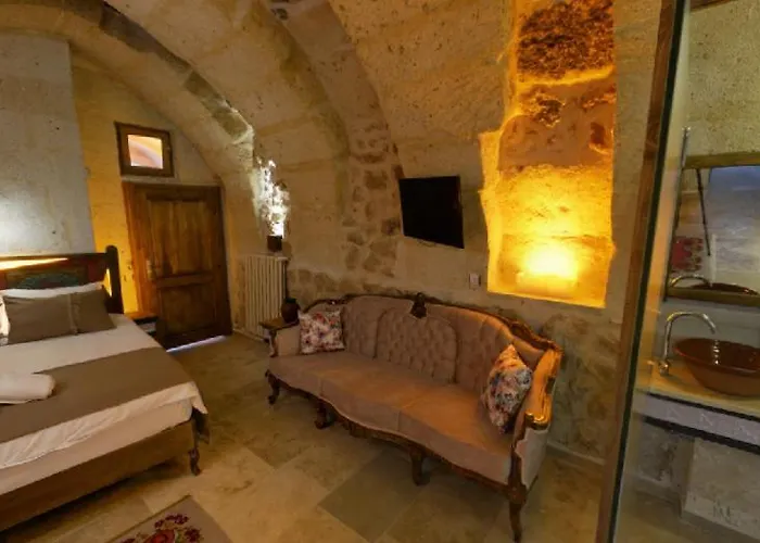 Otel Zuwinasa House *