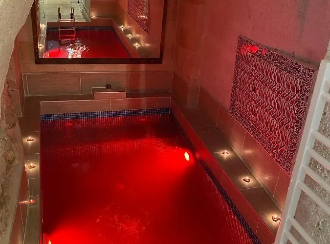 Zuwinasa House Отель Аванос