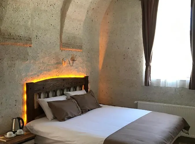 Otel Zuwinasa House *