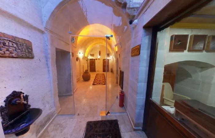 Отель Zuwinasa House