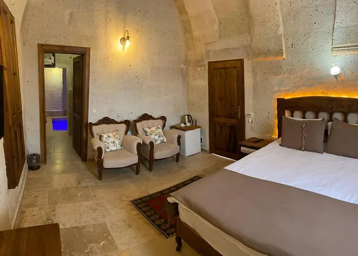 Otel Zuwinasa House *