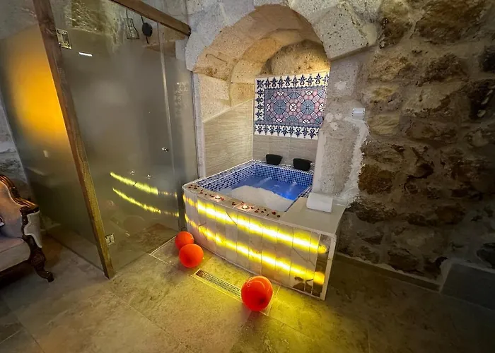 Zuwinasa House Otel *