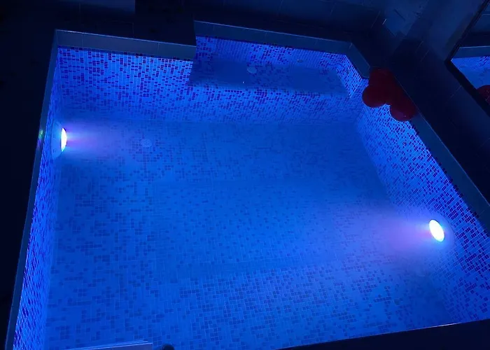 Otel Zuwinasa House *